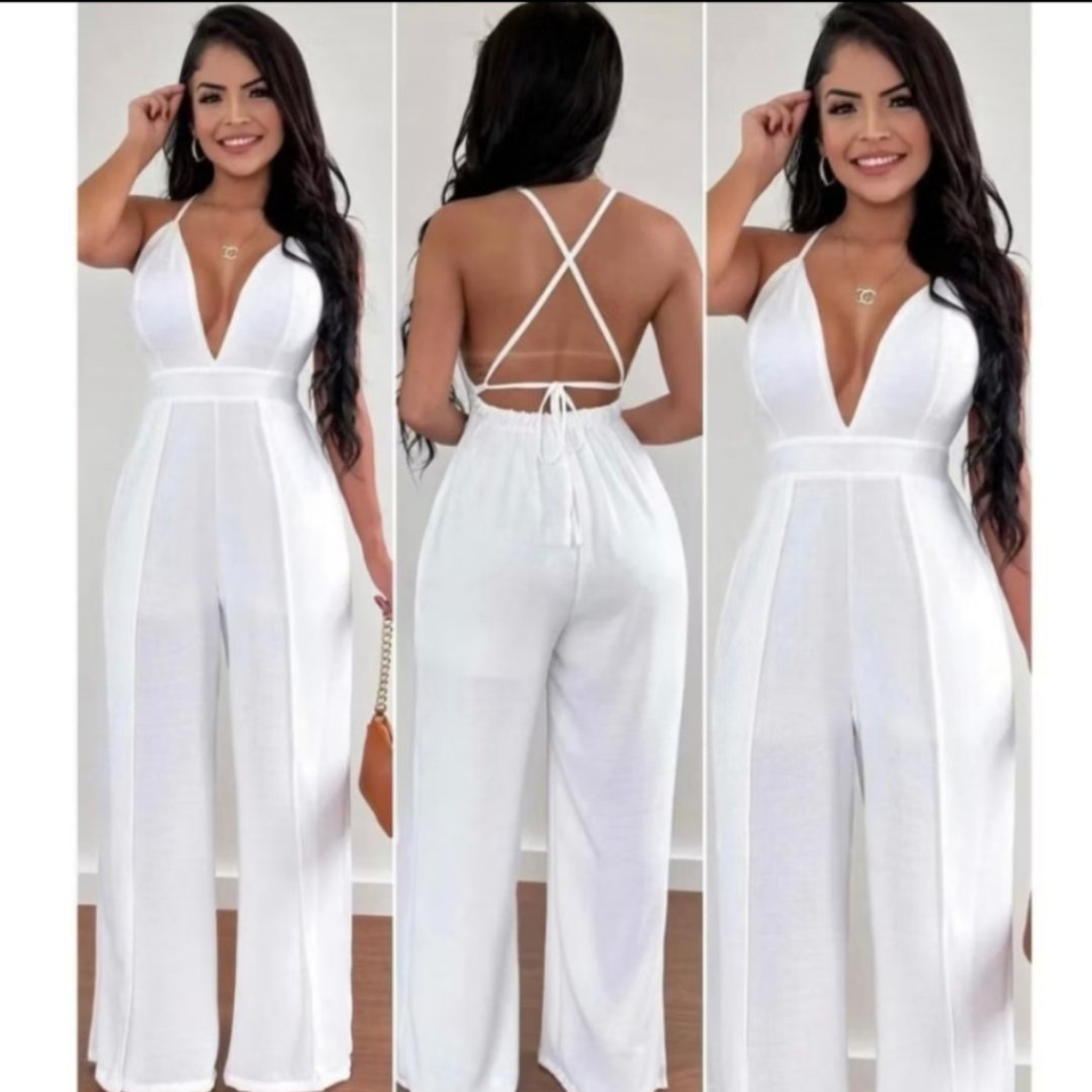 Macacão Feminina Pantalona com Alicinha Tecido Duna Fendas Laterais Decote V com Forro e Bojo Macacão Feminina Pantalona com Alicinha Tecido Duna Fendas Laterais Decote V com Forro e Bojo