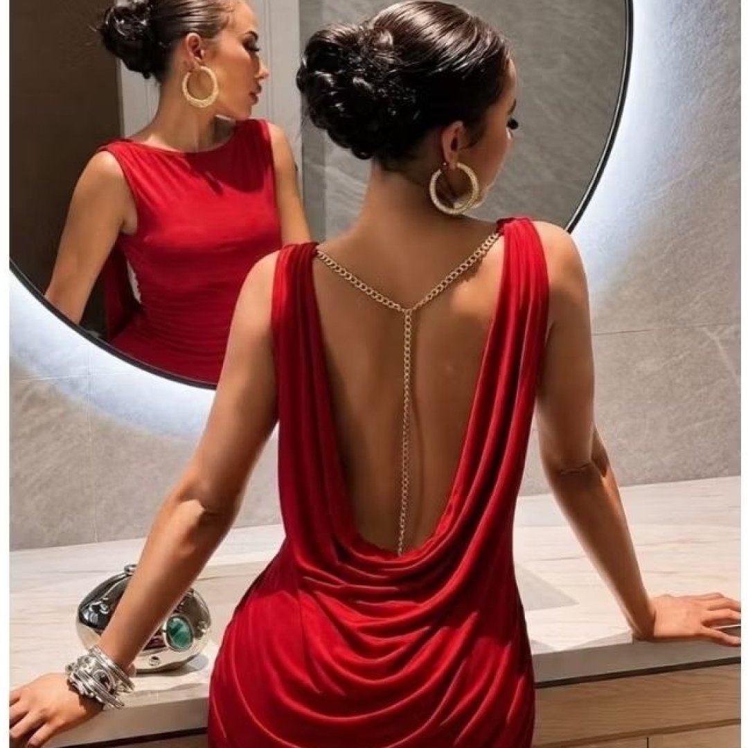 Vestido Curto Elegante Costa Nua Com corrente